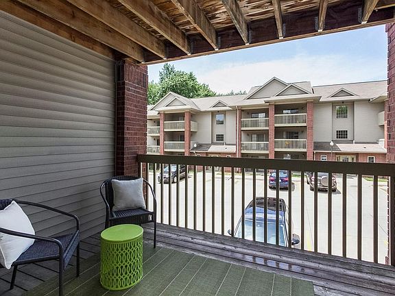5th image of 1059 W Benton St APT 5