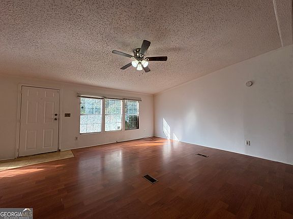 5th image of 227 Lancelot Rd