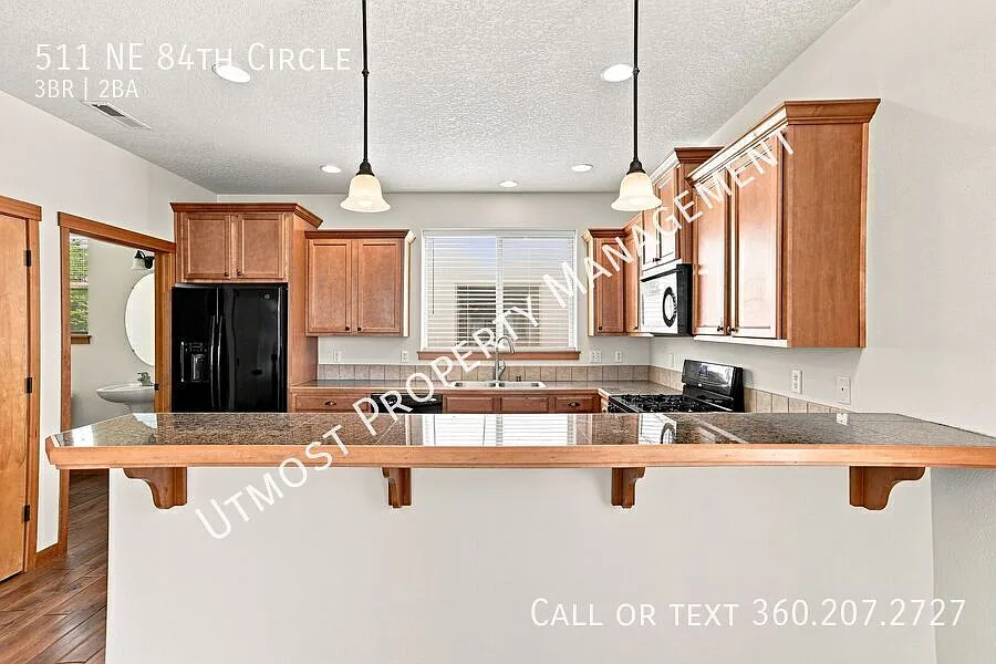 Stunning townhouse is located in a convenient location with 3 bedrooms & 3 1/2 bathrooms — Photo 3