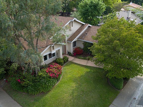 3rd image of 8942 Park Trail Dr