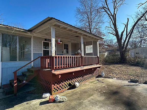 2nd image of 605 N Wood St