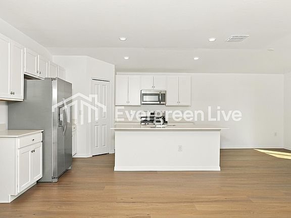 4th image of 1302 Arrow St