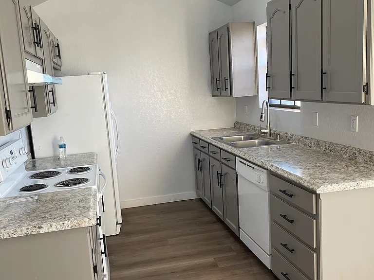 2907 Roosevelt Ave — Photo 26