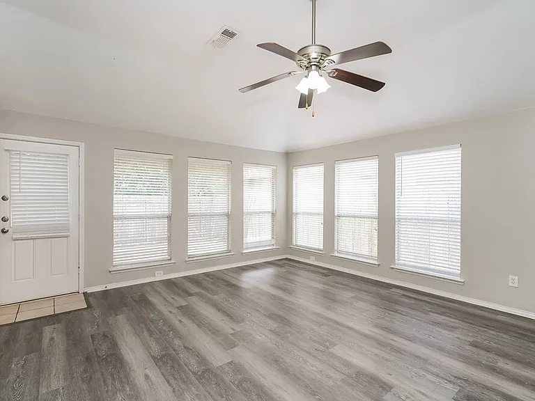 809 Pace Dr — Photo 6