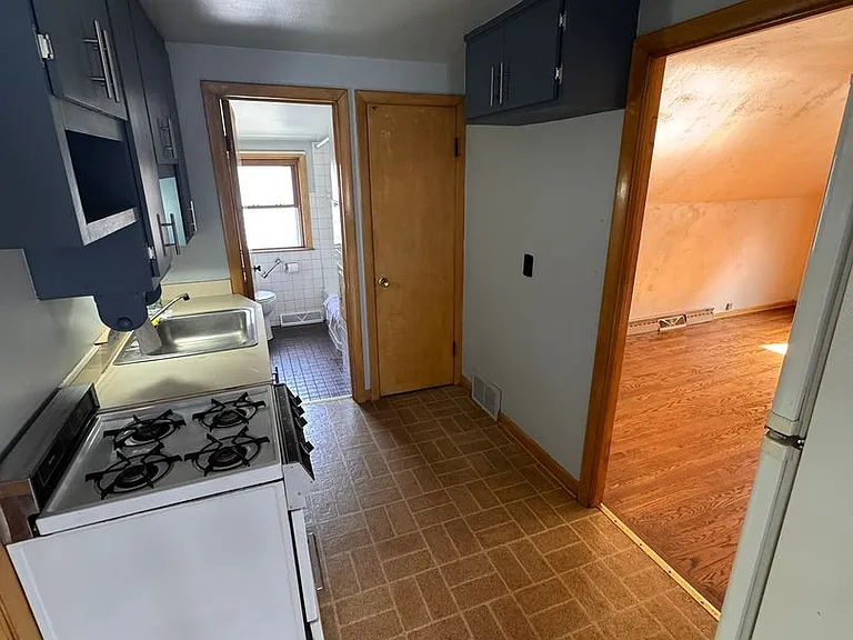 3229 S 56th St — Photo 30