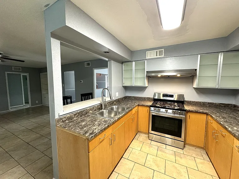 Halbart Dr — Photo 4