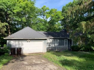 416 Oxford Rd, Tower Lakes, IL 60010