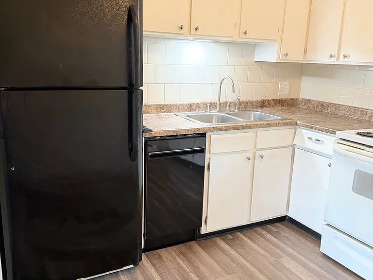 1805 Earlyview Ct — Photo 7