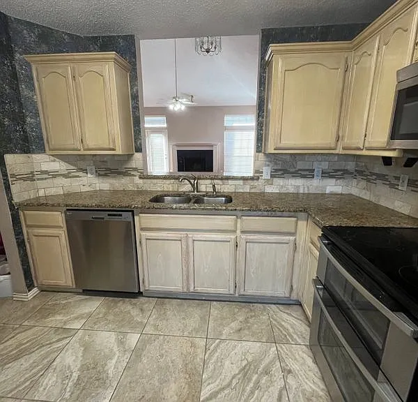 3051 Renaissance Ct — Photo 3