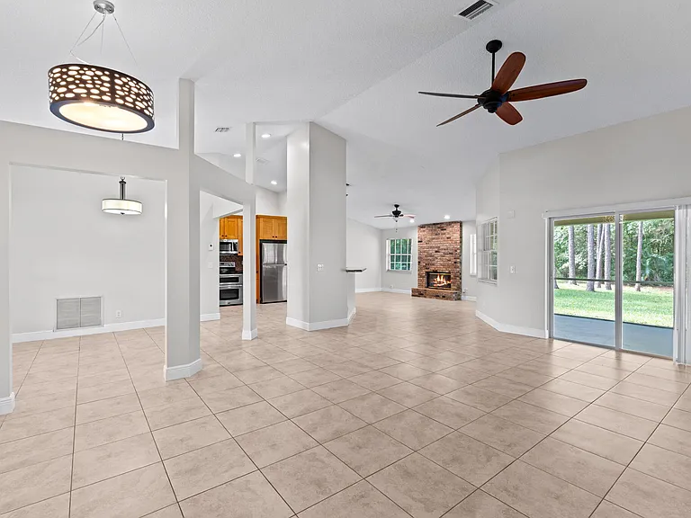 16628 Valencia Blvd — Photo 7