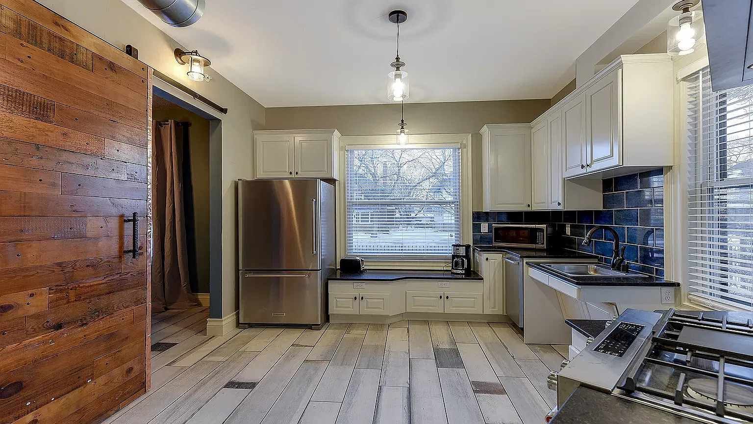 3 bed, $2,100 — Photo 3