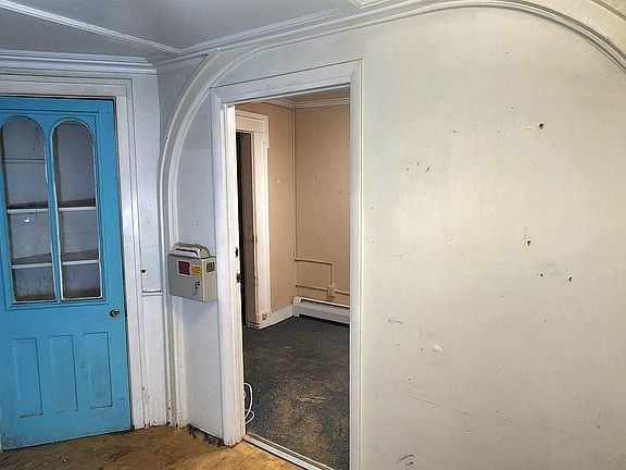4th image of 627 Ford St