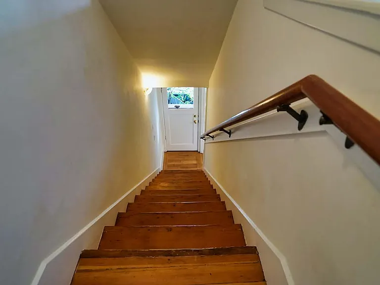 2836 Derby St — Photo 11