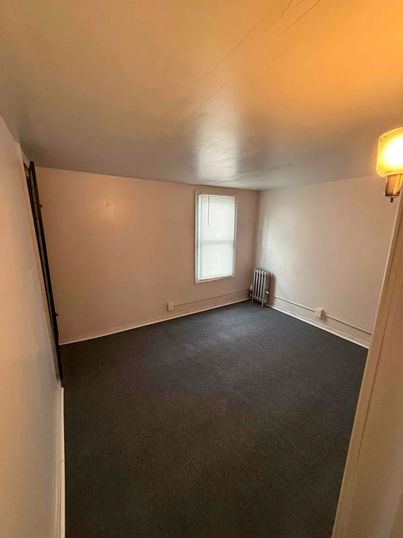Building Photo - 148 S Van Buren Ave