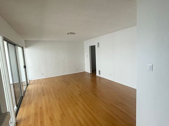 4th image of 1270 Ozeta Ter APT 4