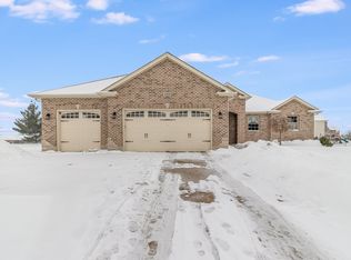 21434 S Redwood Ln, Shorewood, IL 60404