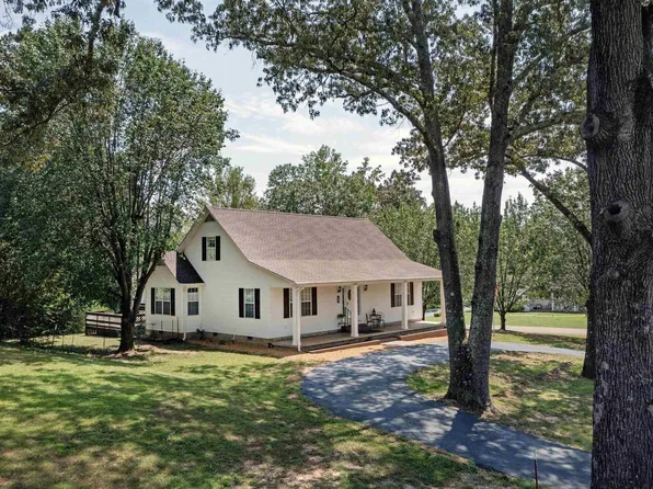 195 Tammy Dr, Selmer, TN 38375