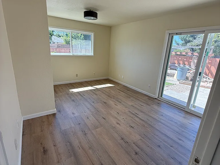 553 Waite Ave — Photo 8