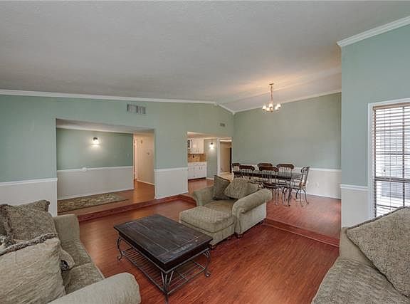 5th image of 1113 Lombardy Dr