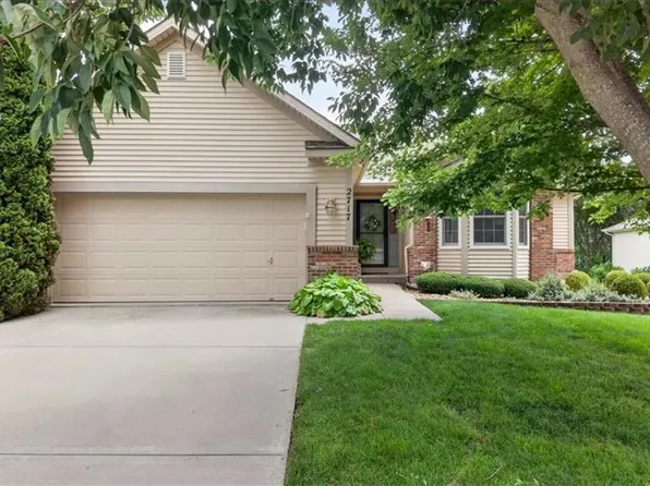 2717 S Woodbury Dr, Independence, MO 64055