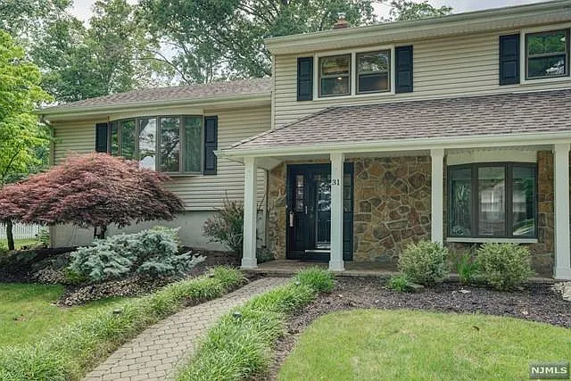 31 Clinton Ln — Photo 4