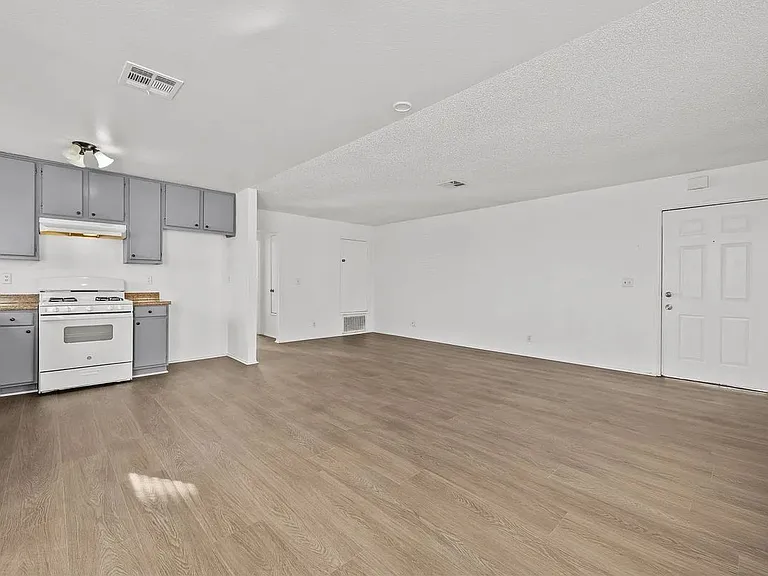 38501 Larkin Ave #4 — Photo 7