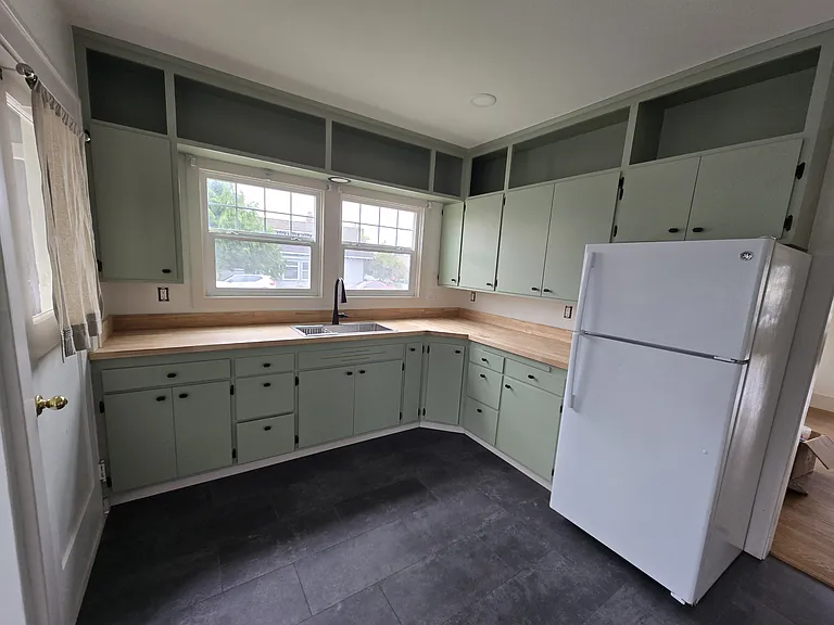 Newly remodeled kitchen.