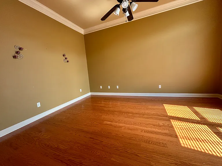 115 Noyant Dr — Photo 35