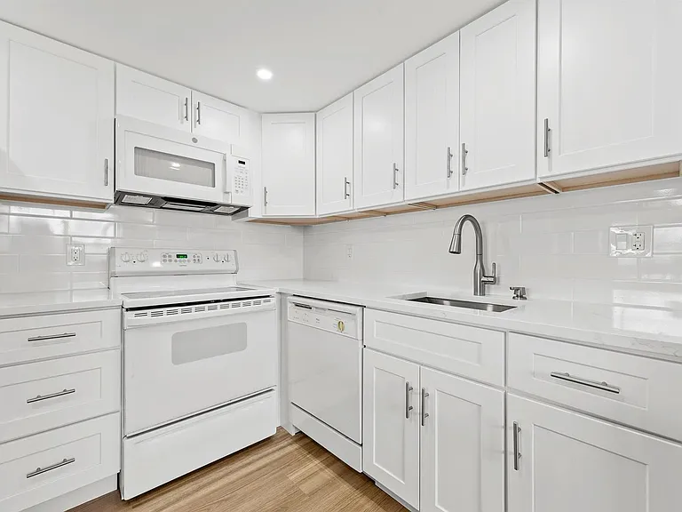 723 Flanders Dr #P — Photo 19