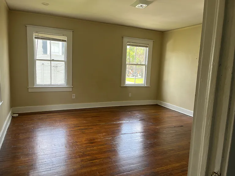 1810 Lincoln St — Photo 3