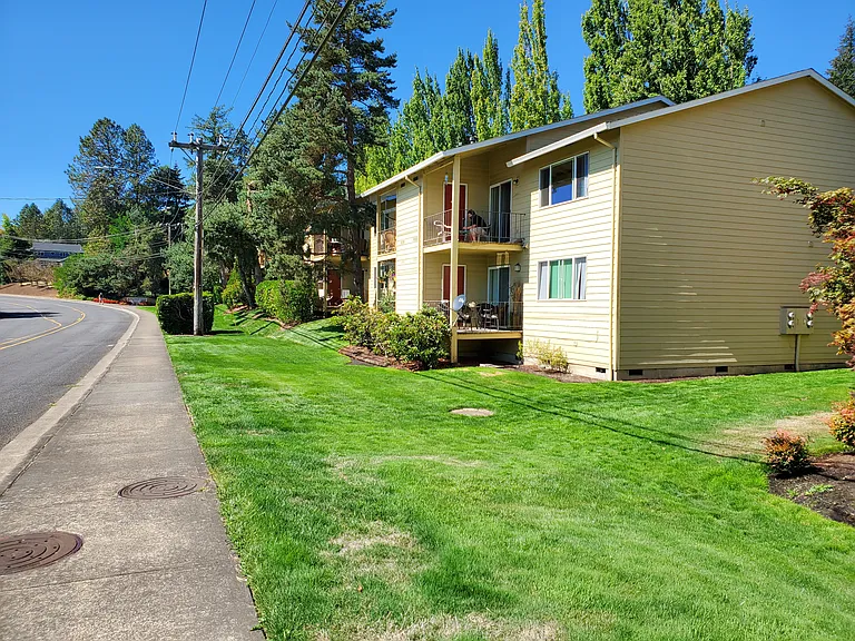 Wellington Estates — Photo 9
