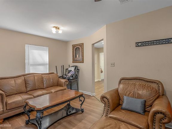 4th image of 2754 Glenwick St