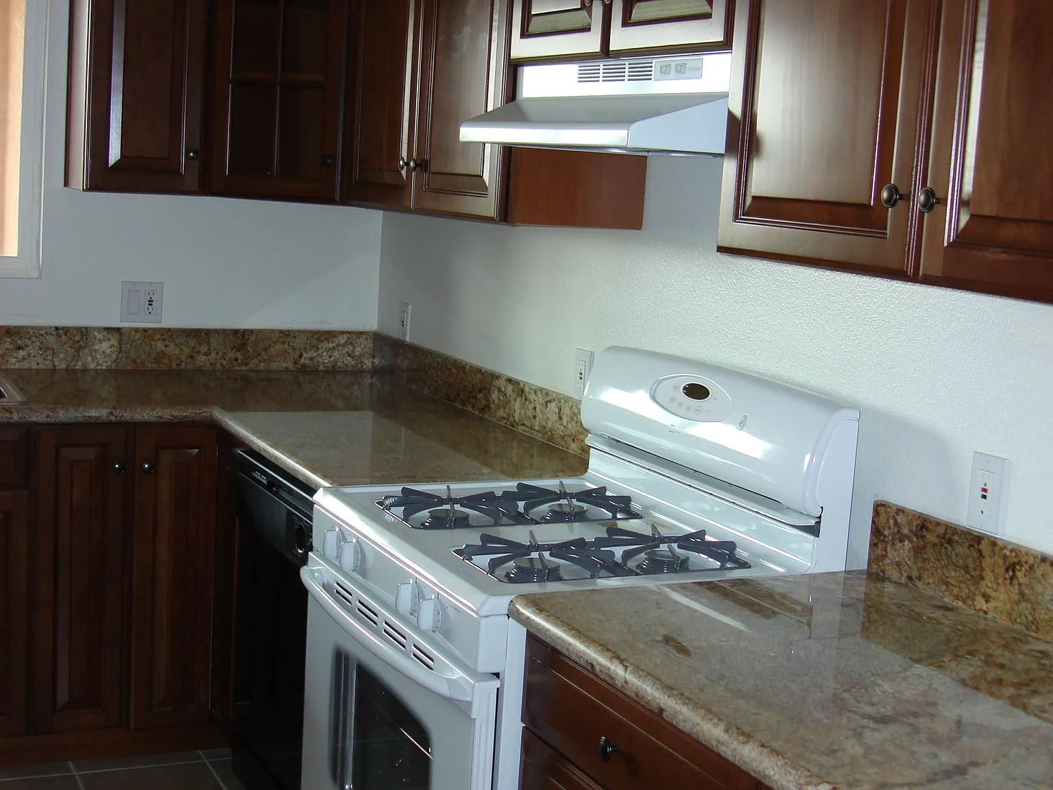 10720 Zelzah Ave — Photo 4