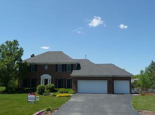 8N056 Secretariat Ct, St Charles, IL 60175