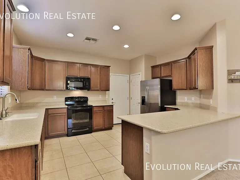 3067 E Palmdale Ln — Photo 7