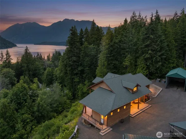 5786 N Lake Cushman Road, Hoodsport, WA 98548
