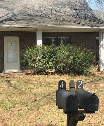 2nd image of 2 Hickory Hill Ln