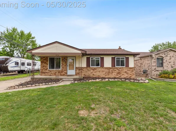 30033 Quinkert St, Roseville, MI 48066