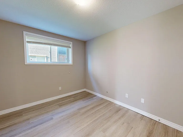 3200 Singleton Ave #8 — Photo 14