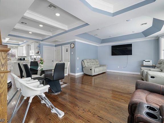 5th image of 695 Ridge St