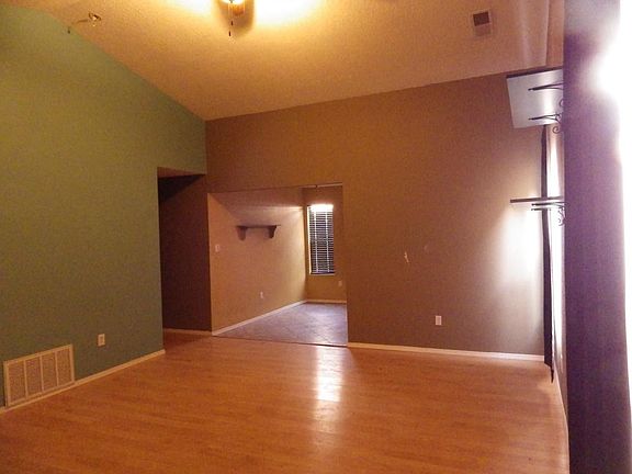 4th image of 10724 Stanley Dr NW