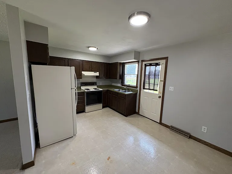 2401 N 450 W #2 — Photo 2
