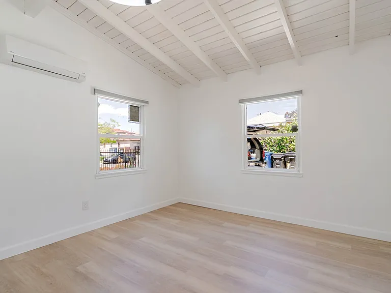 5730 Willowcrest Ave — Photo 13