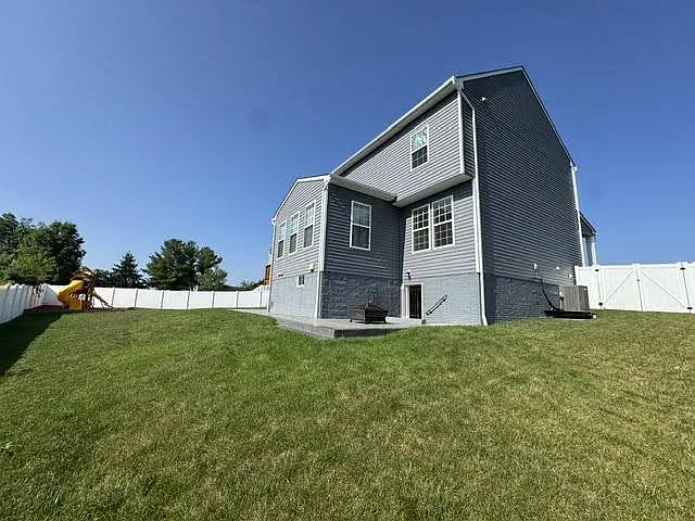 136 Alliance Ct — Photo 5