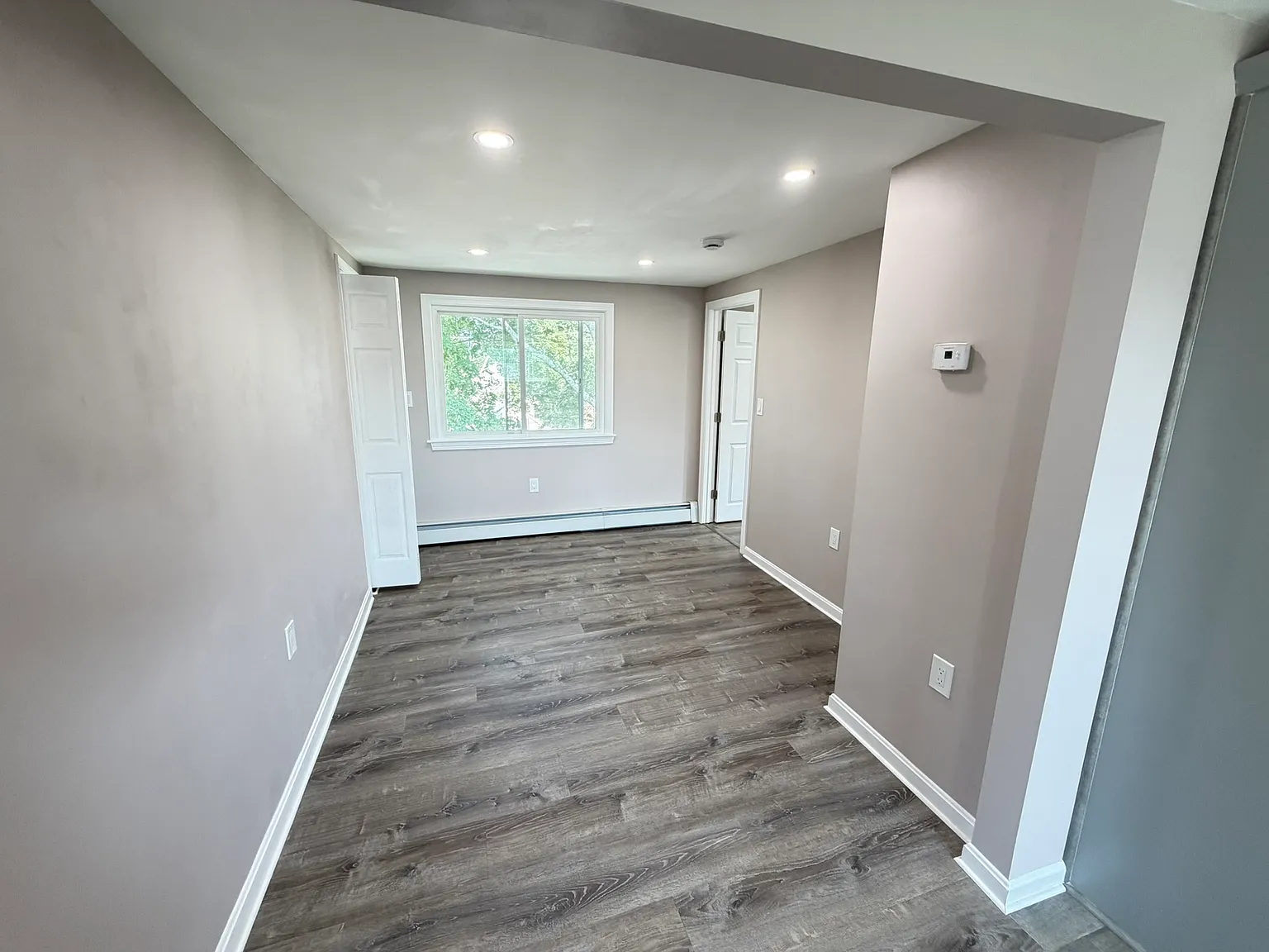 4 bed, 1300 sqft, $4,100 — Photo 4