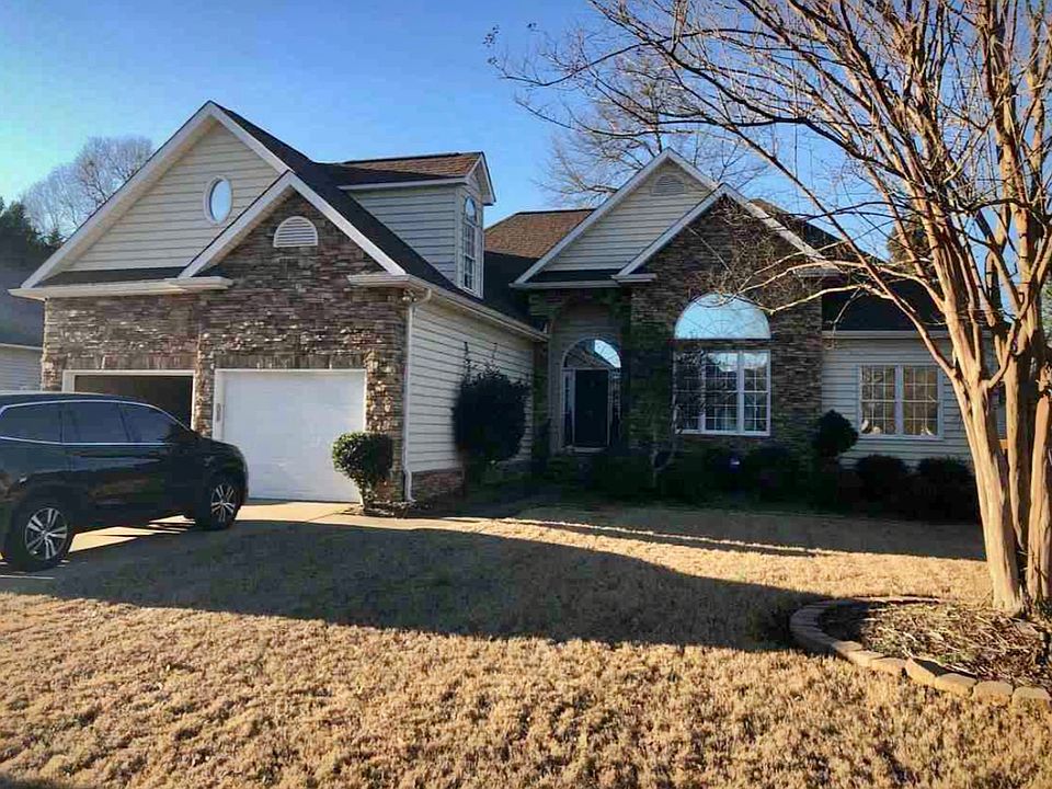 1st image of 411 Laurel Hill Dr