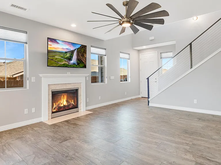 1196 N Waterside Dr — Photo 3