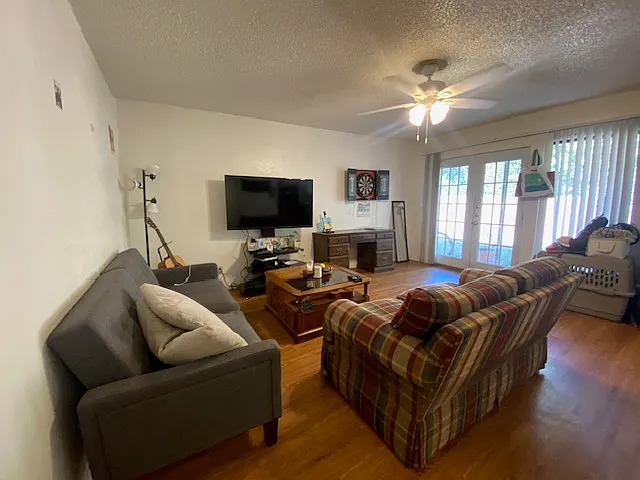 605 W San Antonio St #3 — Photo 2