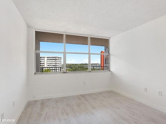4th image of 1300 NE Miami Gardens Dr #715