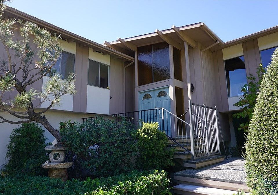 1st image of 1131 Sweetbriar Dr